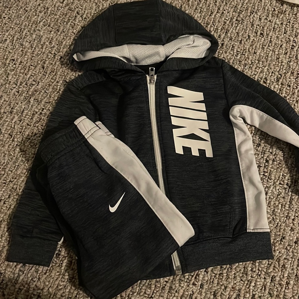Nike dry- fit sweat suit